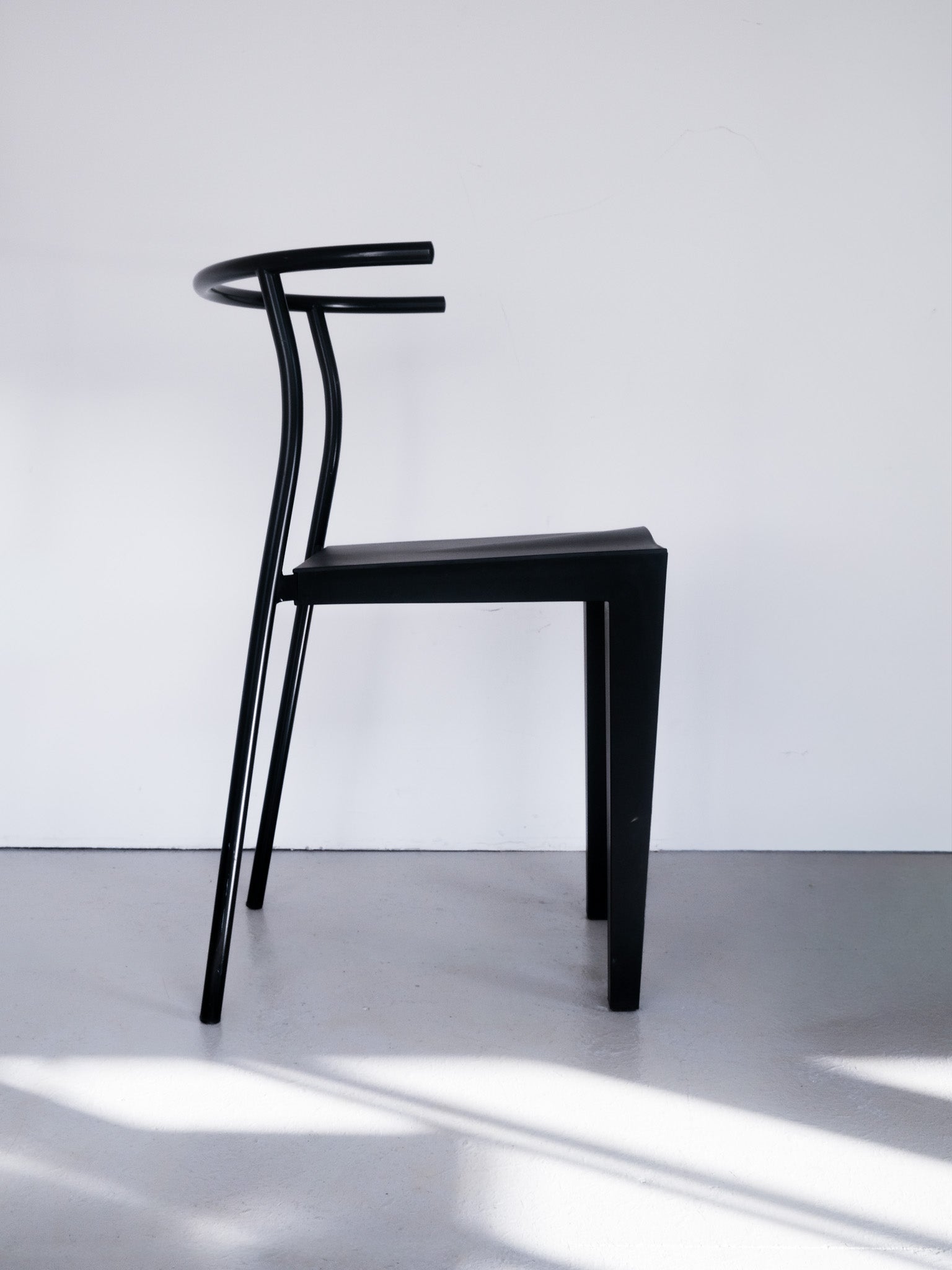Black modern chair by Vitra, sleek design, minimalist aesthetic, sustainable vintage furniture
