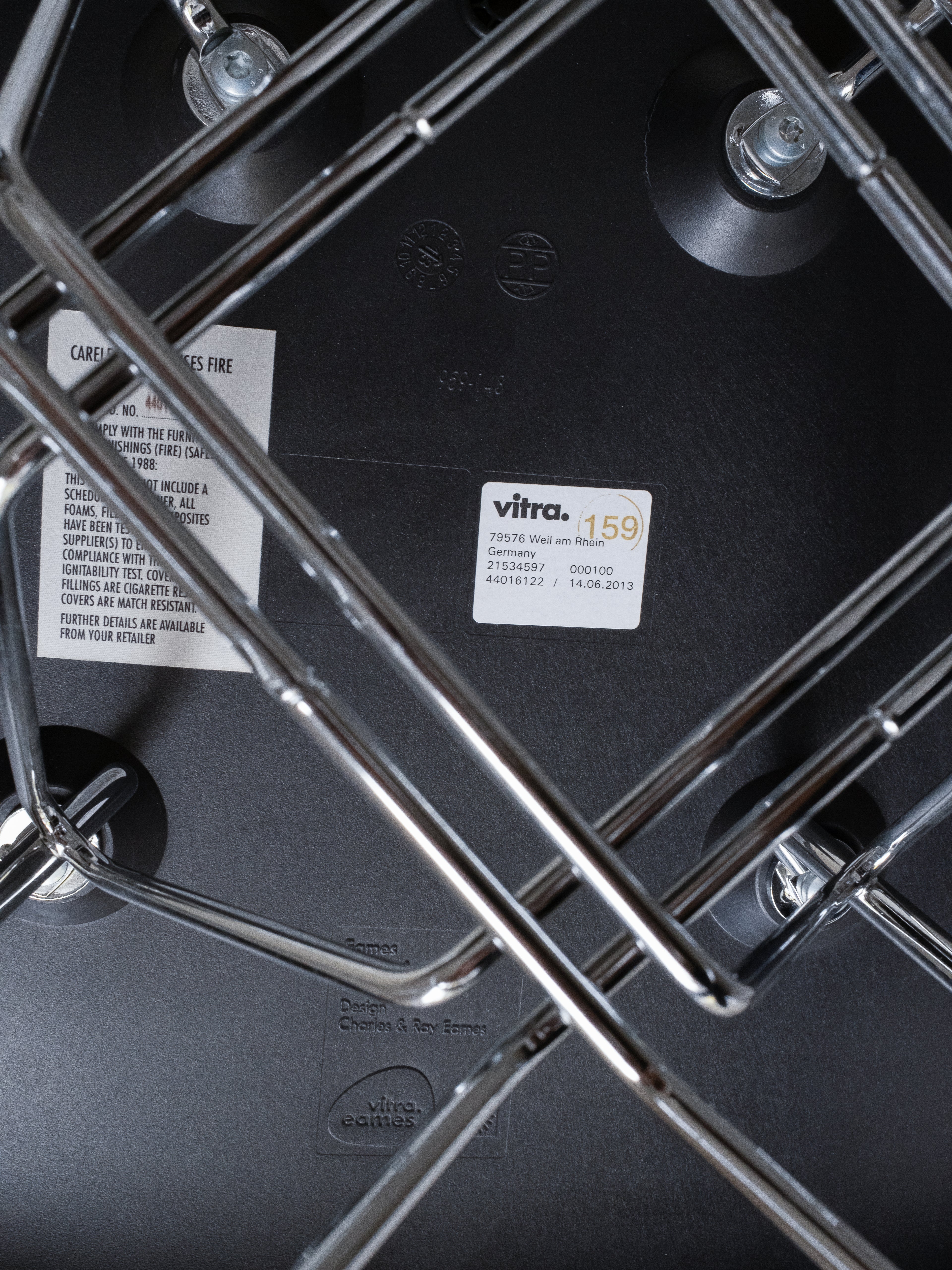 RE DAR Eames Armchair