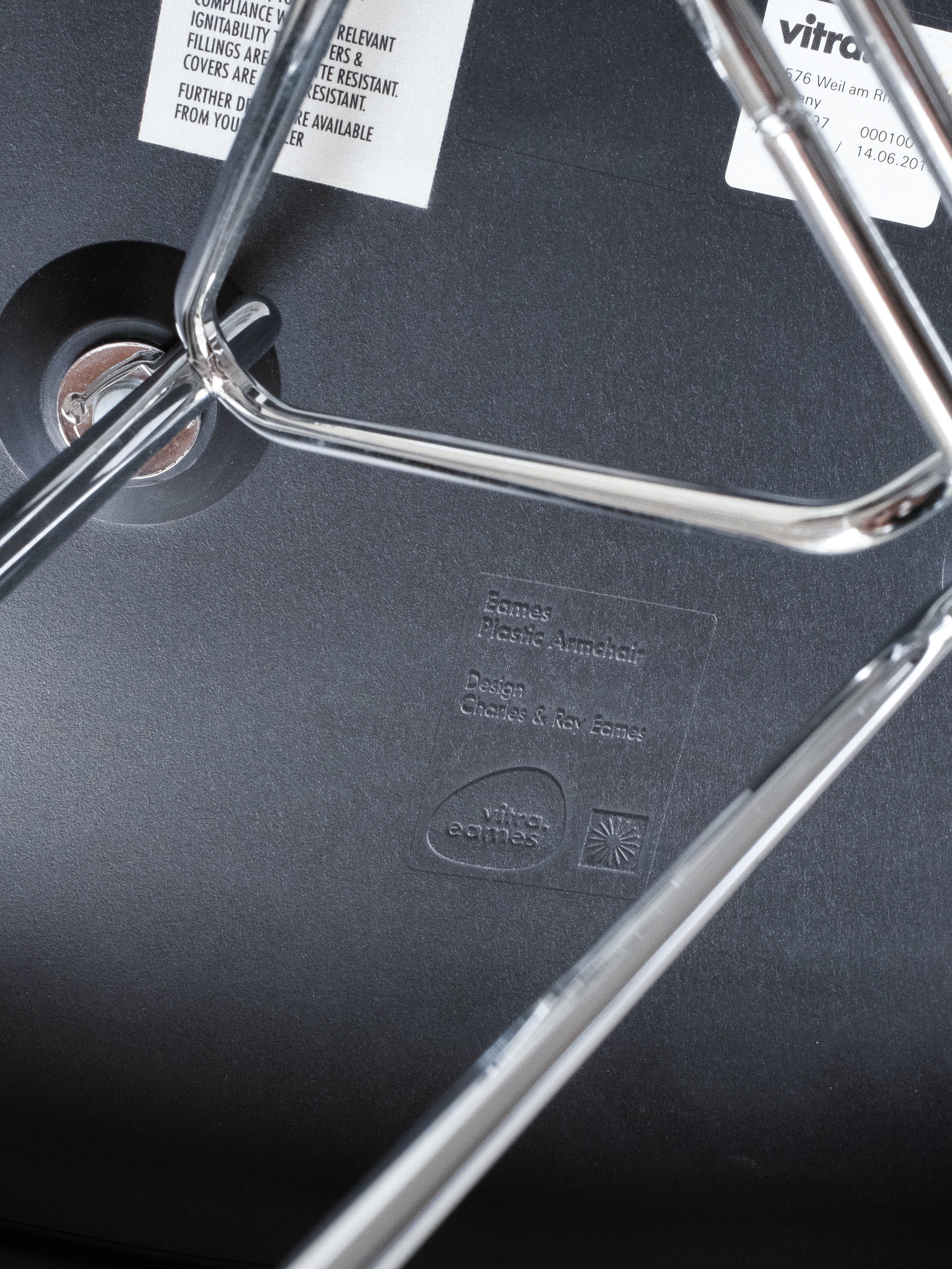 RE DAR Eames Armchair