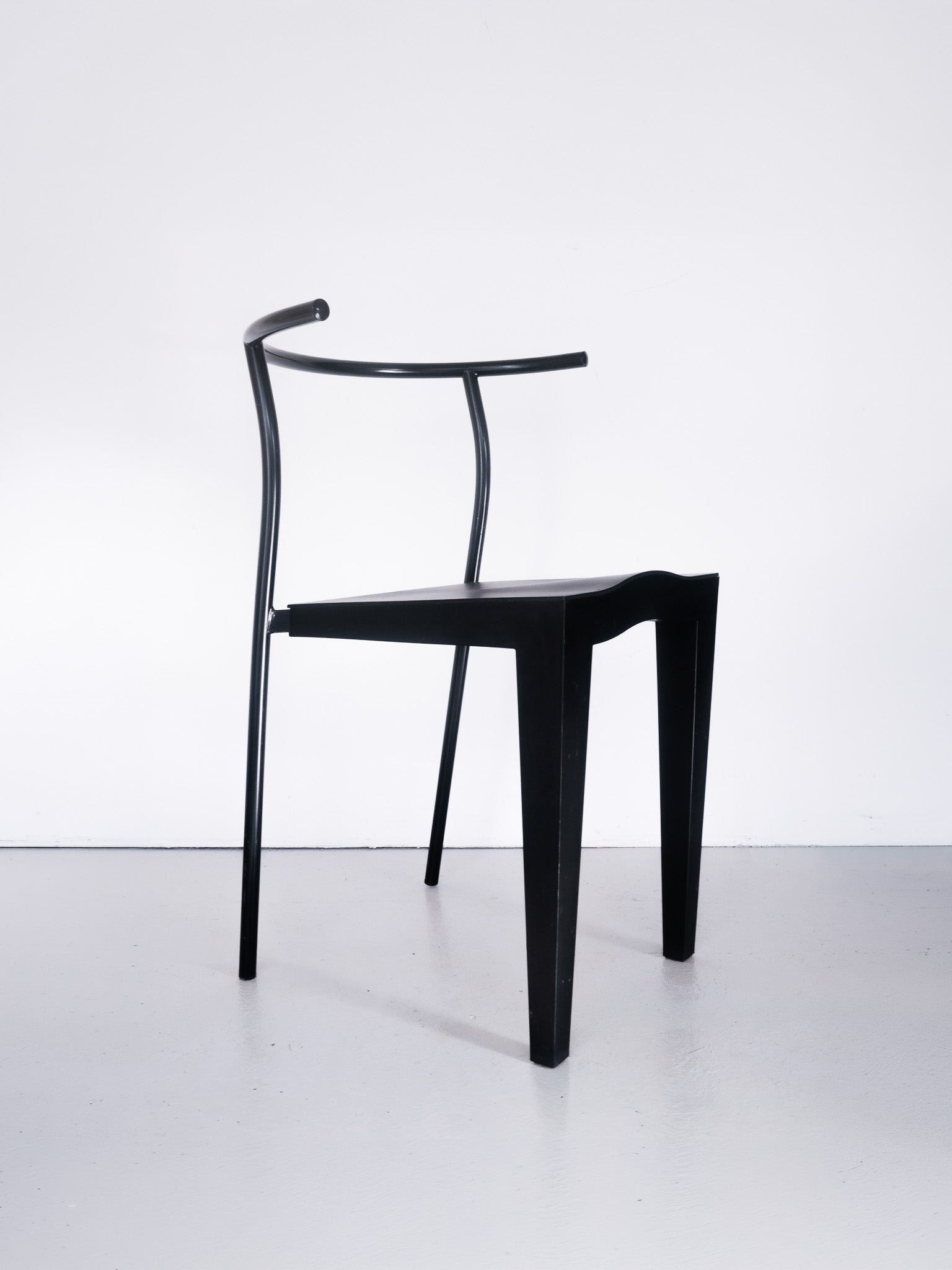 Dr. Glob Chair, black polypropylene, 3/4 profile, Kartell 1980s, sustainable vintage furniture