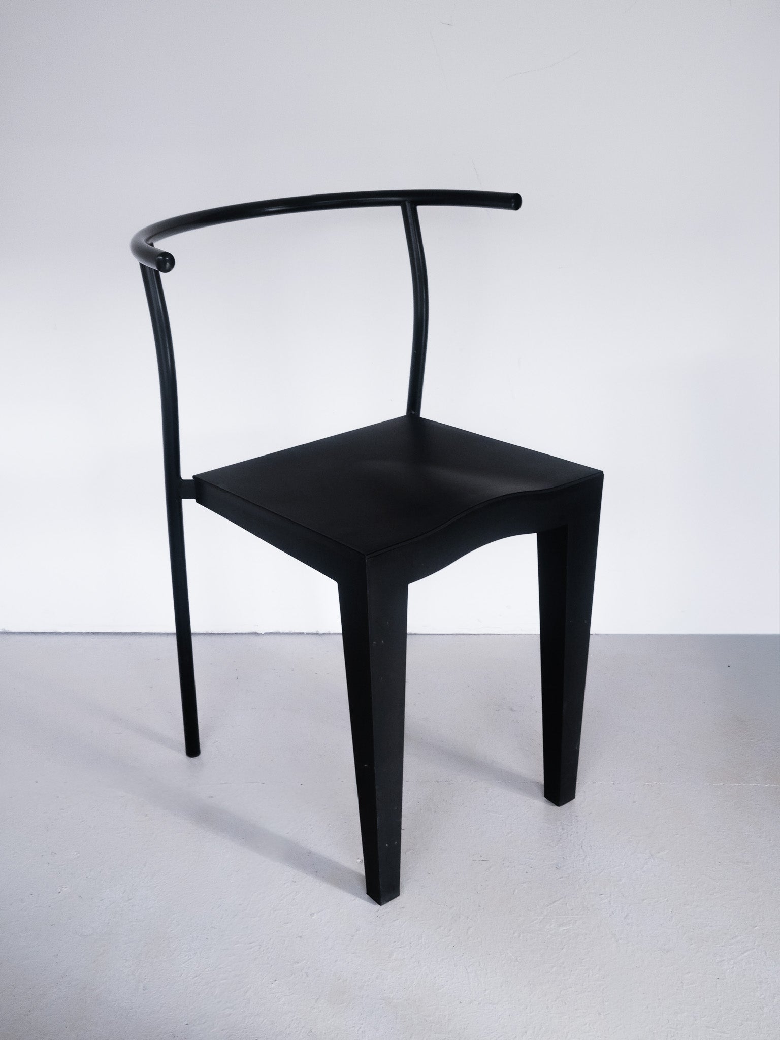 Dr. Glob Chair, black polypropylene, top view, Kartell 1980s, sustainable vintage furniture 