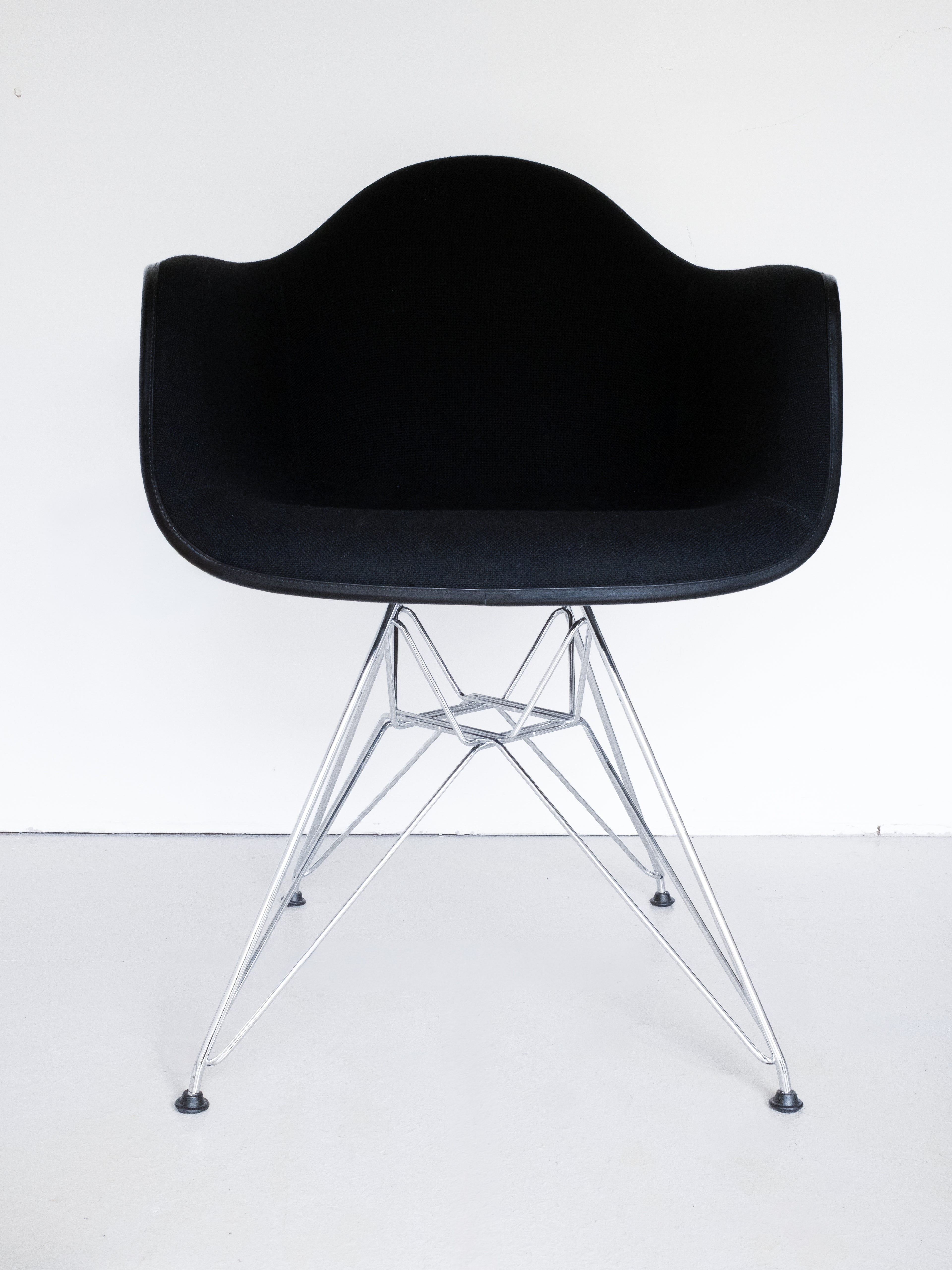 Eames DAR Armchair by Vitra, Eiffel rod base, front view
