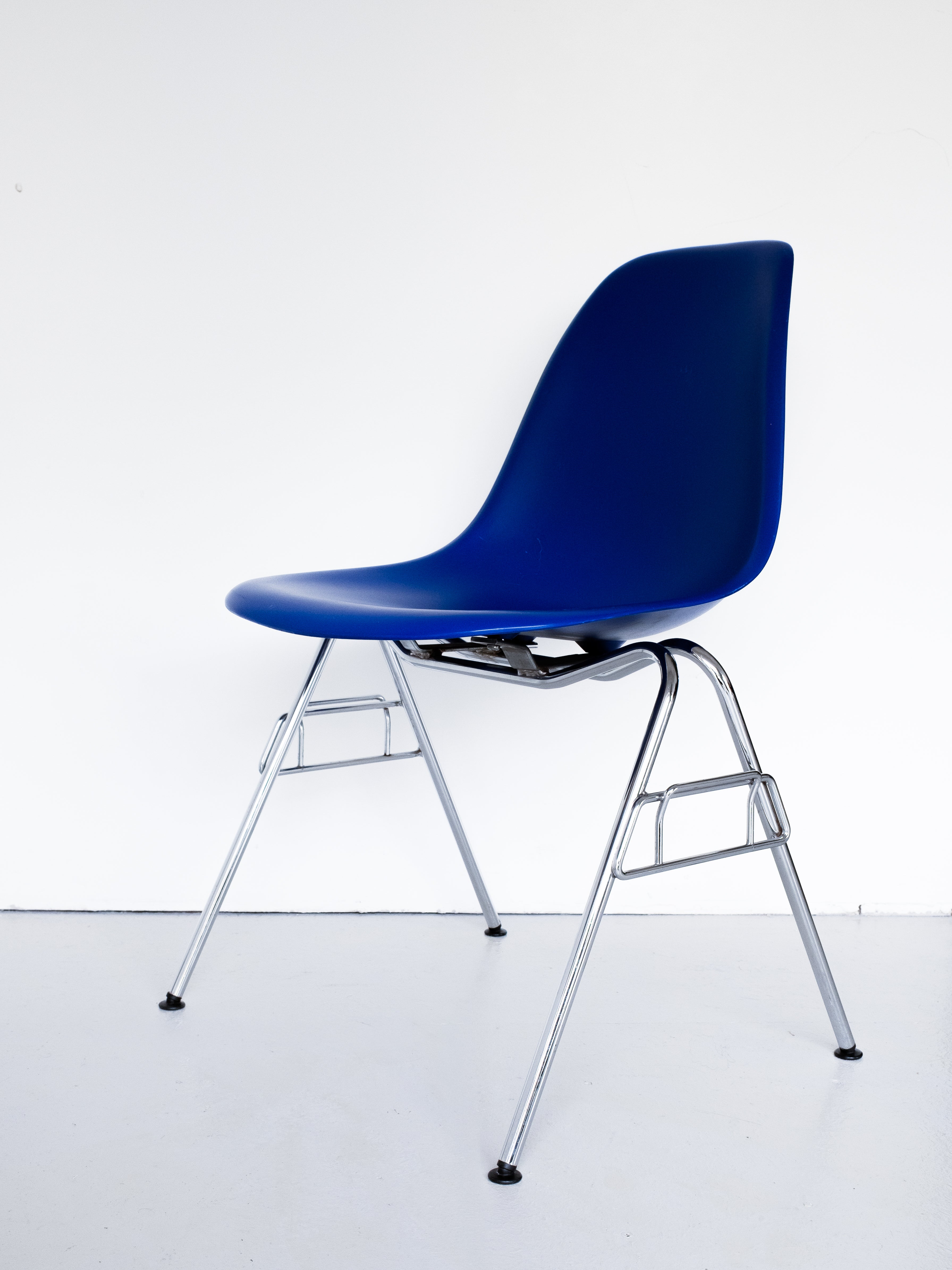 Eames DSS Side Chair by Vitra, plastic shell, chrome legs, mid-century modern design