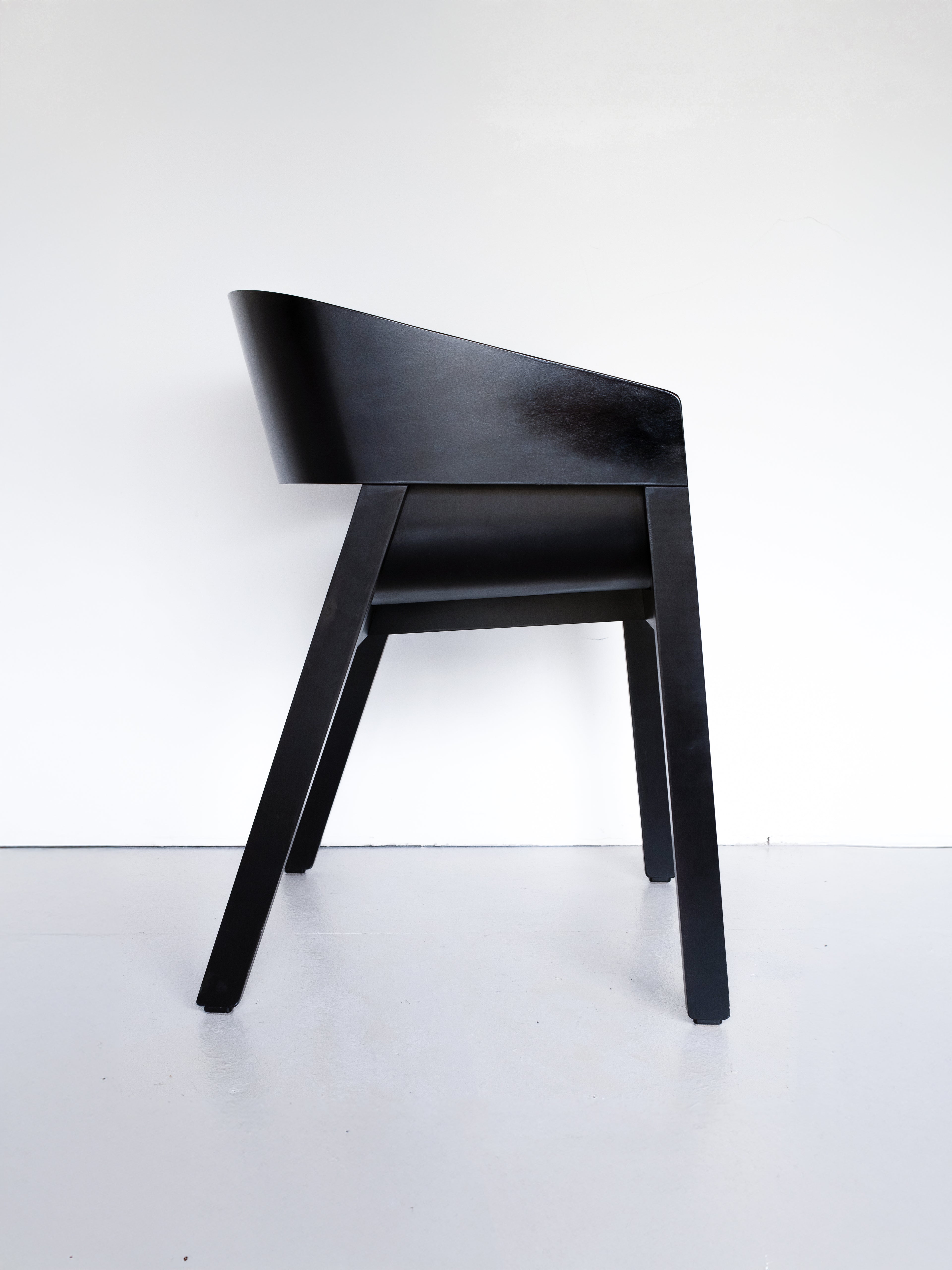 Merano Armchair, bentwood side profile, Ton Czech craftsmanship